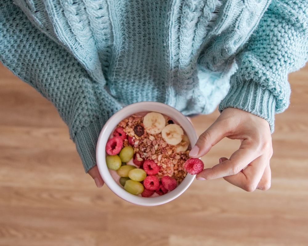 Grüner Smoothie Bowl mit Granola